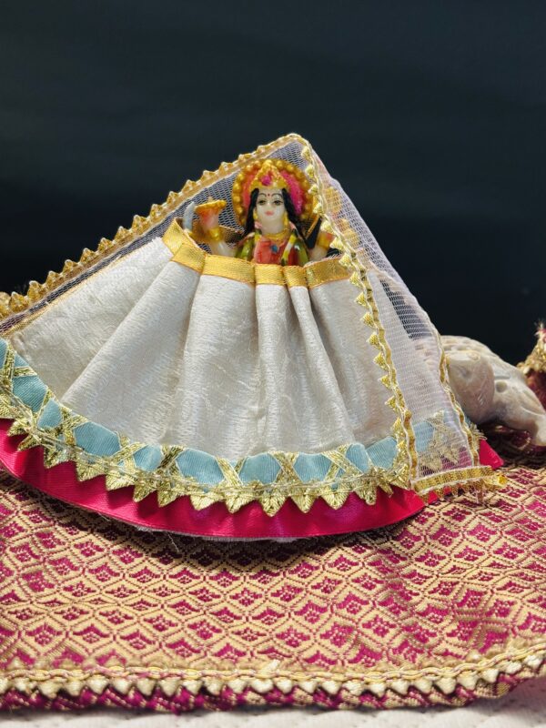 Devi ma vastra, white